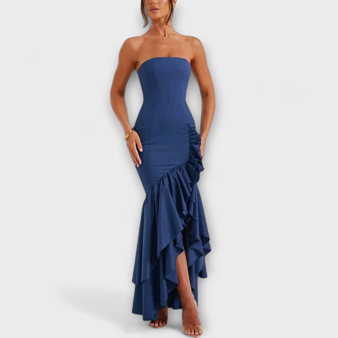 Zuri - Robe maxi ajustée à épaules dénudées avec ourlet asymétrique