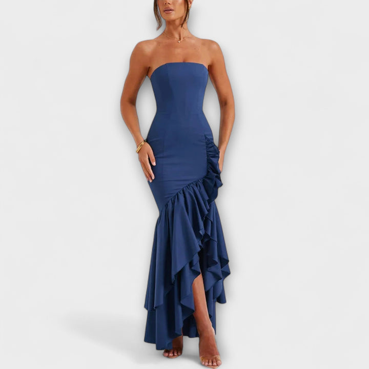 Zuri - Robe maxi ajustée à épaules dénudées avec ourlet asymétrique