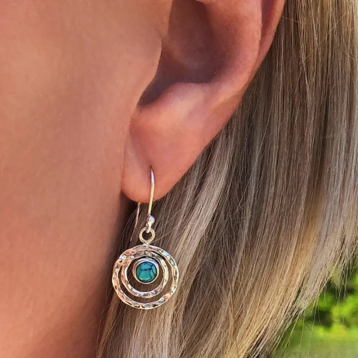 Boucles d'oreilles bohèmes Saturne avec pierre turquoise en argent et or