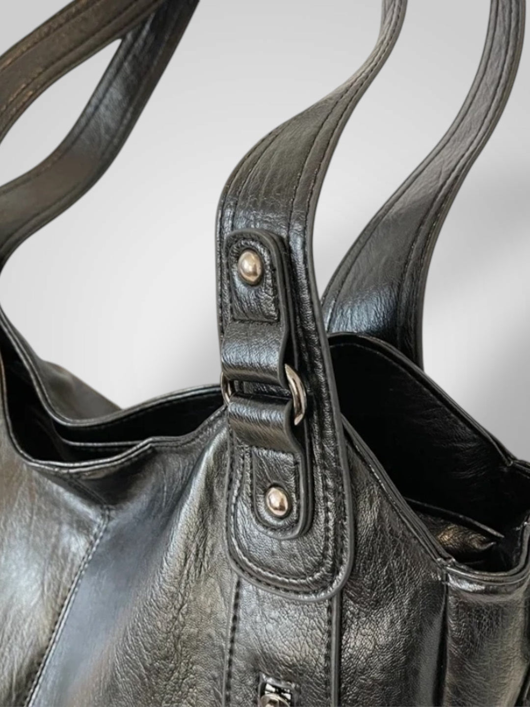 Zara | Sleek Shoulder Bag with Metal Accents and Spacious Compartments
