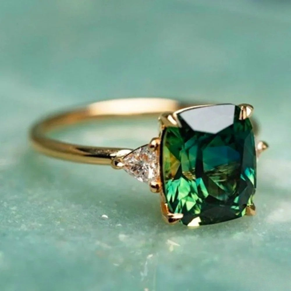 Bague en or avec zircon vert