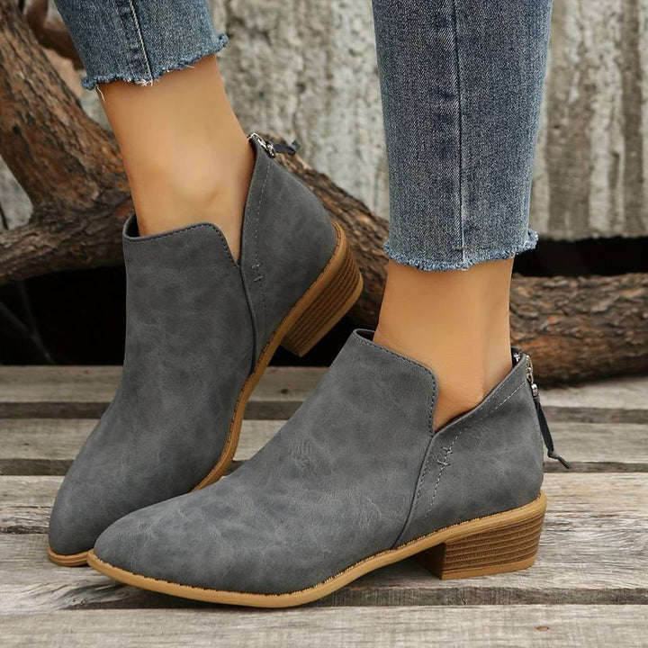Diana | Bottines élégantes à la cheville, bout pointu et détails perforés