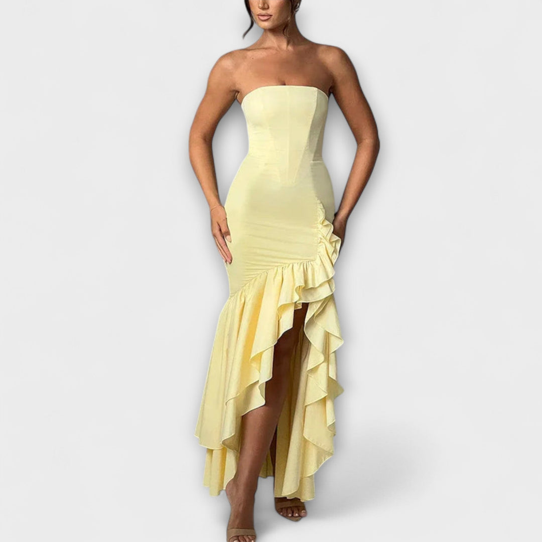 Zuri - Robe maxi ajustée à épaules dénudées avec ourlet asymétrique