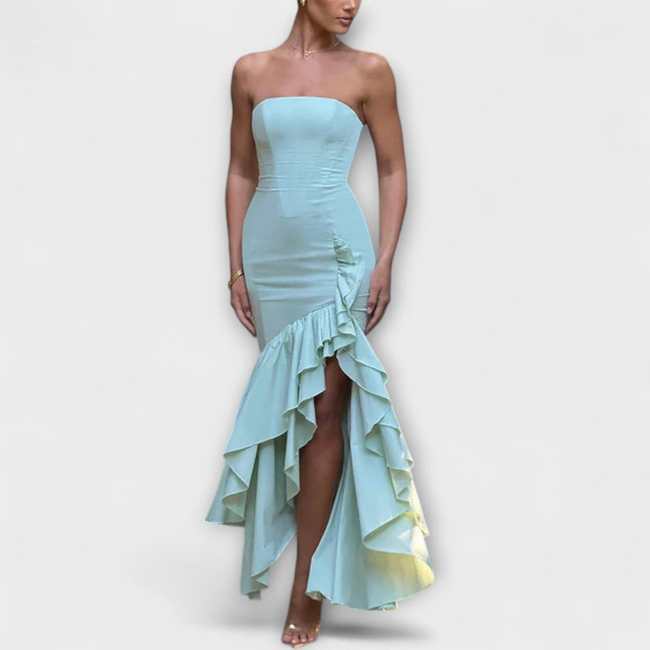 Zuri - Robe maxi ajustée à épaules dénudées avec ourlet asymétrique