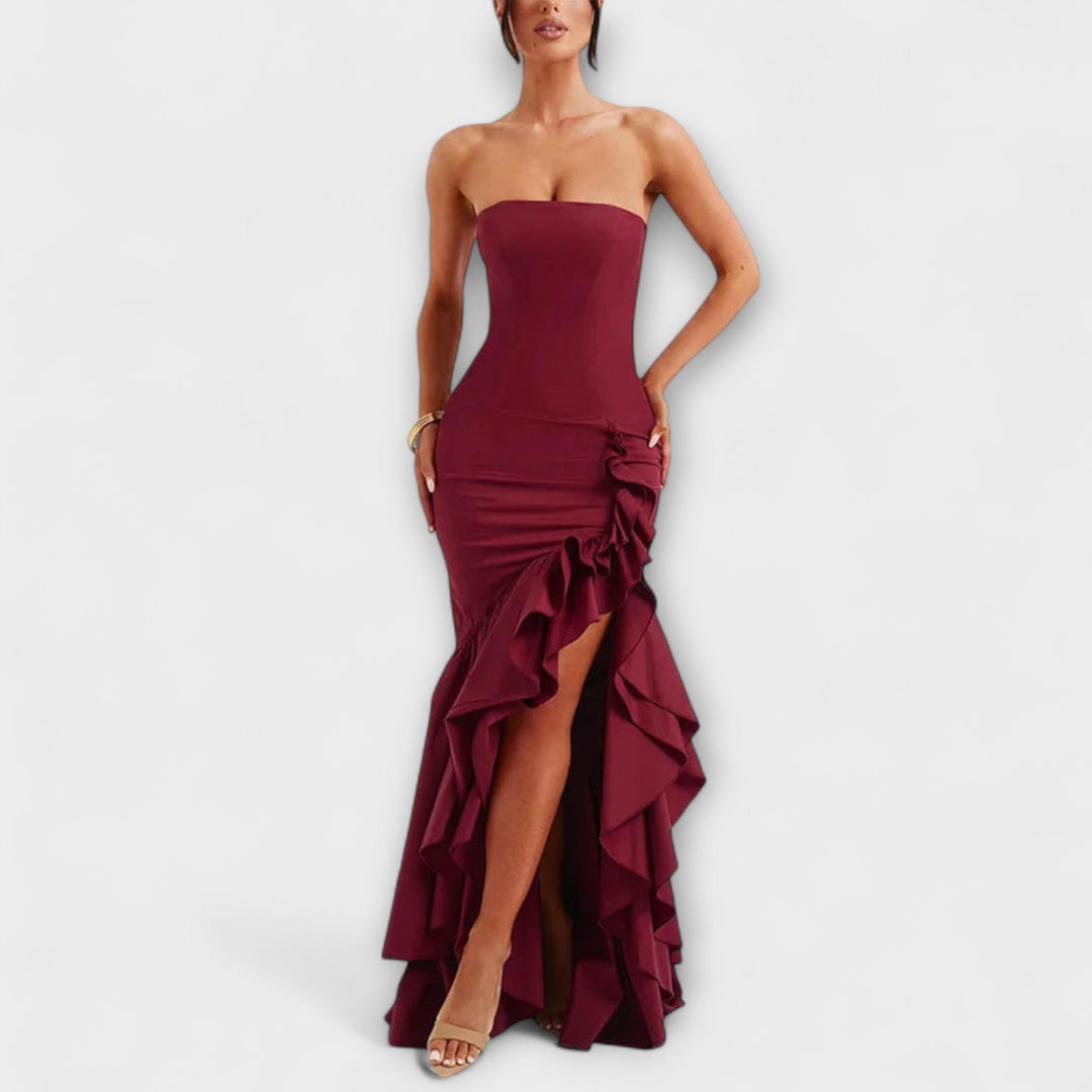 Zuri - Robe maxi ajustée à épaules dénudées avec ourlet asymétrique