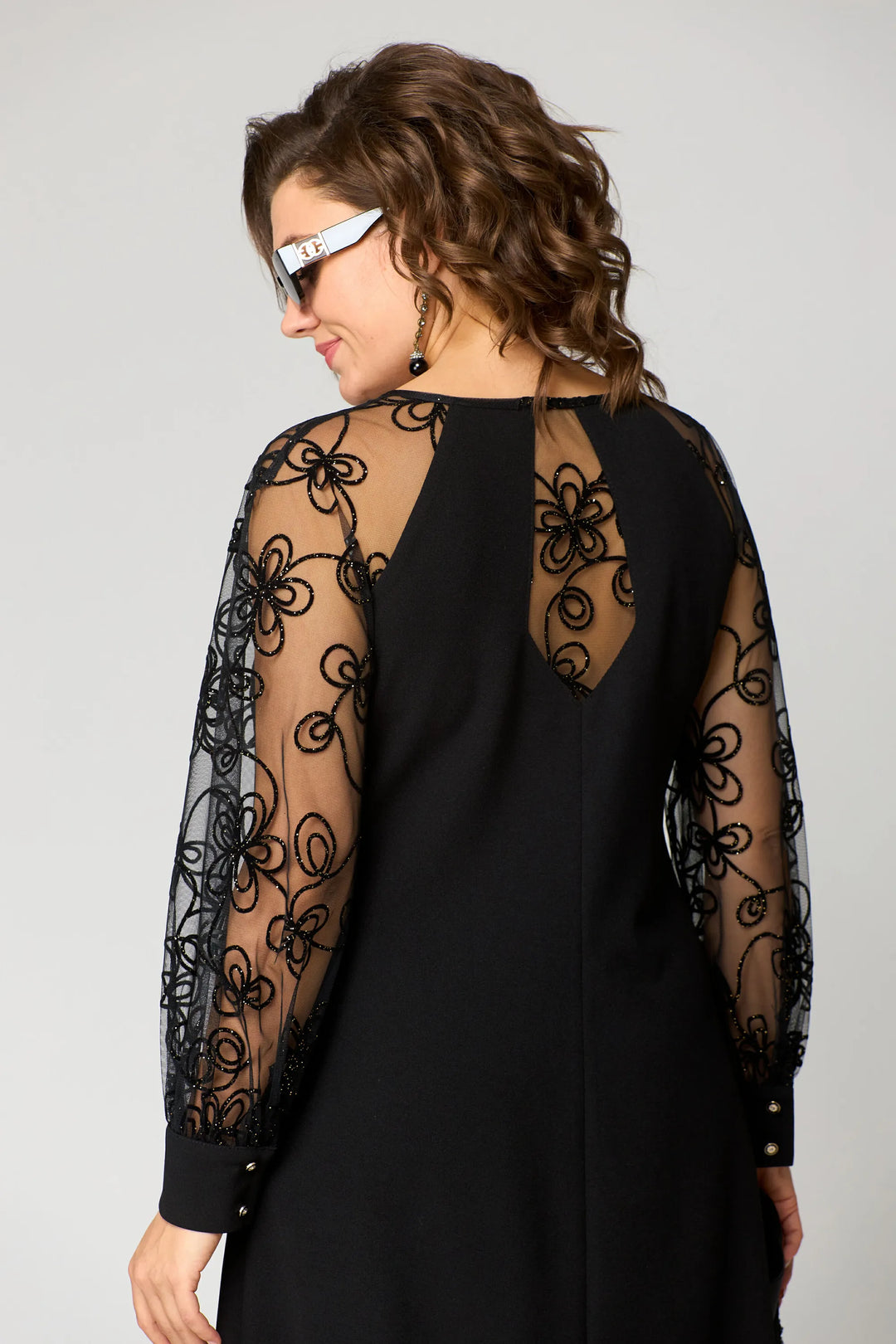 Edyth™ Robe élégante en dentelle