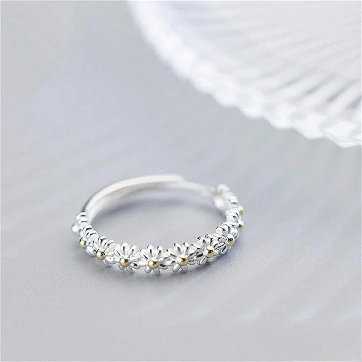 Bague en argent ajustable avec marguerite émaillée à la main