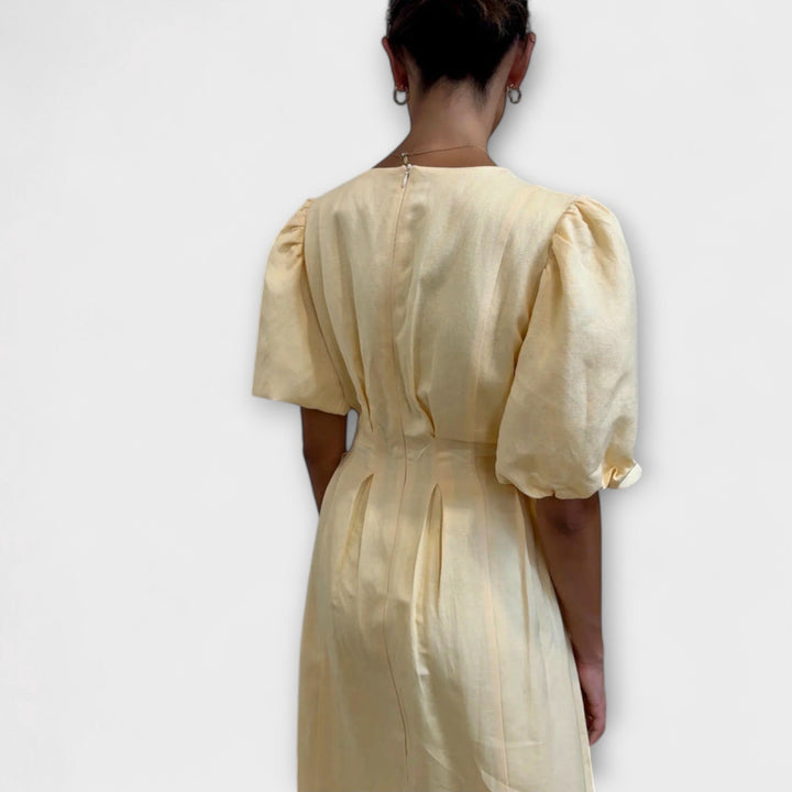 Josephine - Robe maxi jaune beurre au design aérien