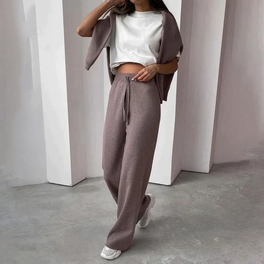Elegant Cashmere Set for Ultimate Comfort