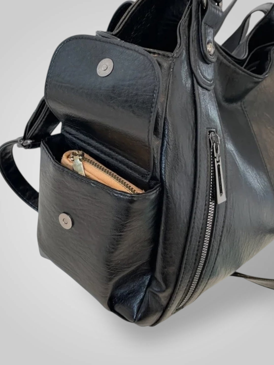 Zara | Sleek Shoulder Bag with Metal Accents and Spacious Compartments