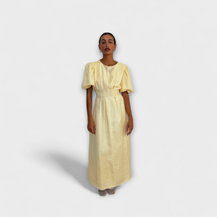 Josephine - Robe maxi jaune beurre au design aérien