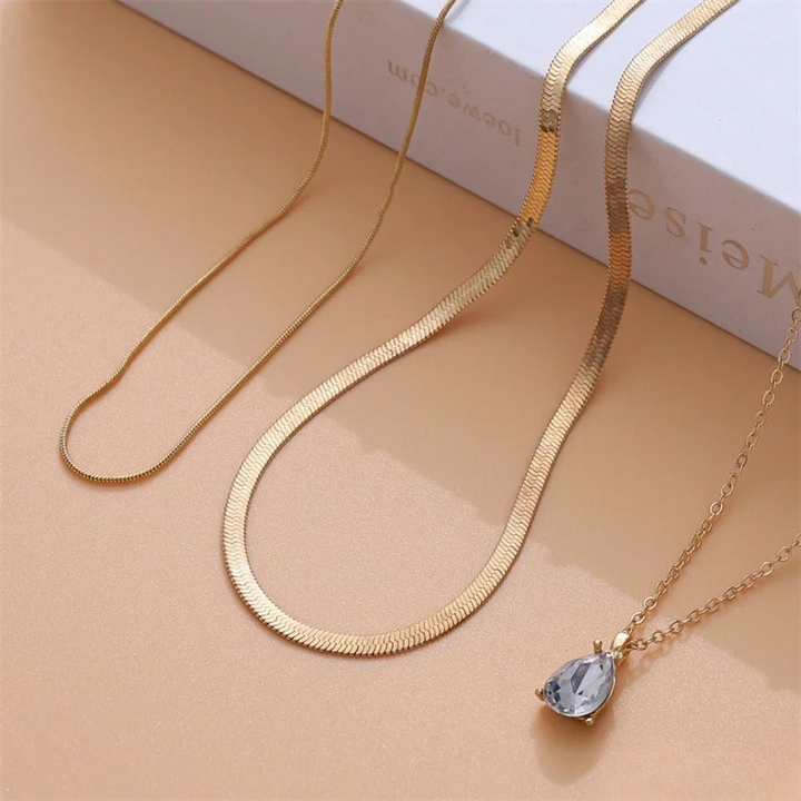 Collier à couches avec pendentif zirconia couleur or