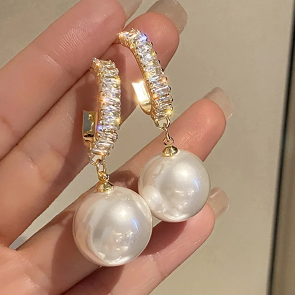 Boucles d'oreilles élégantes avec perles et zirconium