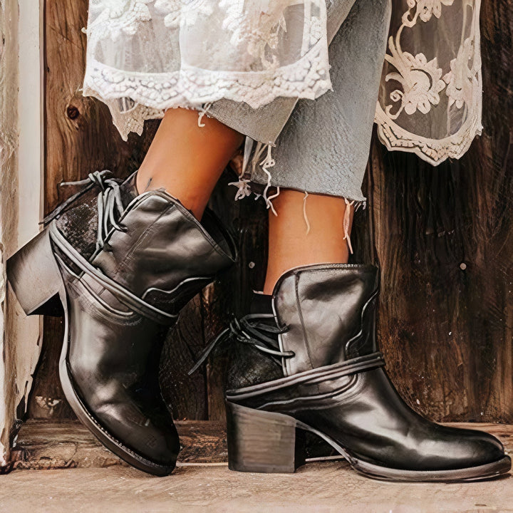 Bottines Femme – Cuir – Style Western – Talon Bloc – Détail de Lacets Enveloppés