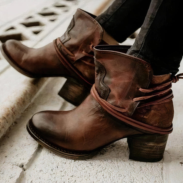 Bottines Femme – Cuir – Style Western – Talon Bloc – Détail de Lacets Enveloppés