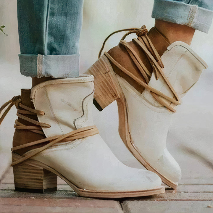 Bottines Femme – Cuir – Style Western – Talon Bloc – Détail de Lacets Enveloppés