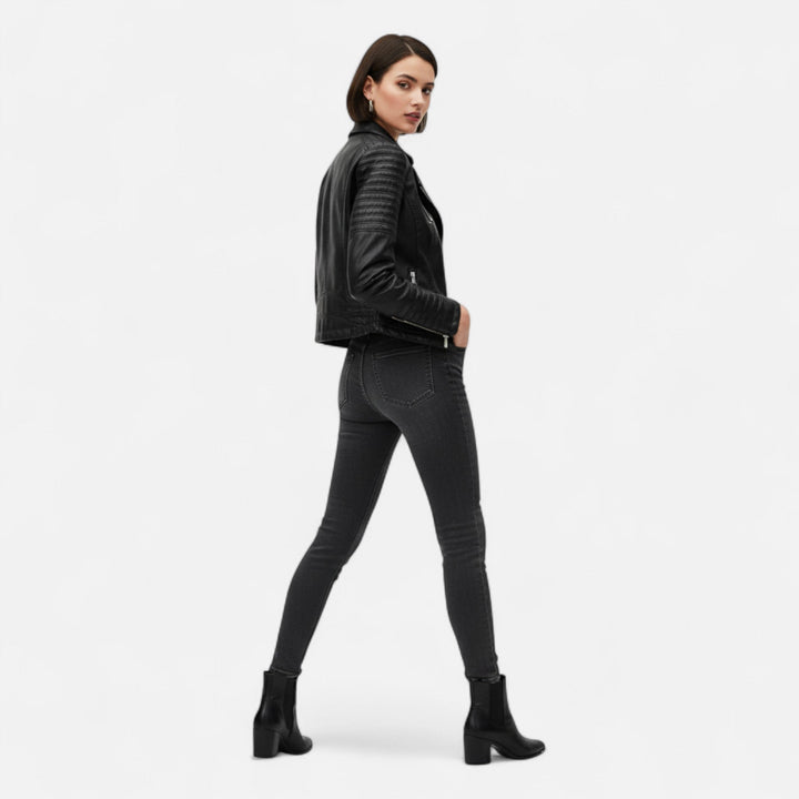 Océane | Chaqueta motera clásica de cuero con corte estructurado y textura suave