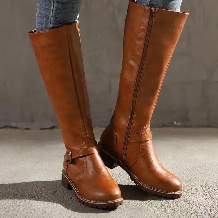 Wynne | Botas estructuradas de cuero con detalles de hebilla y cremallera lateral