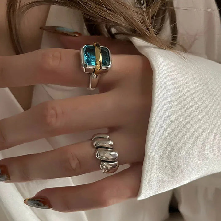 Bague en argent avec zircon bleu