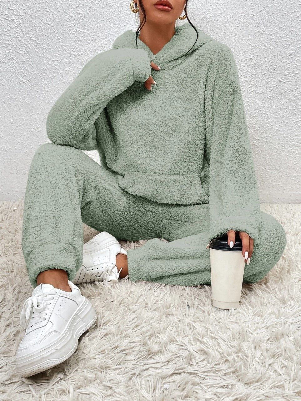 Maisie | Ensemble douillet pour femme composé d’un sweat à capuche en polaire et d’un pantalon de jogging à chevilles resserrées