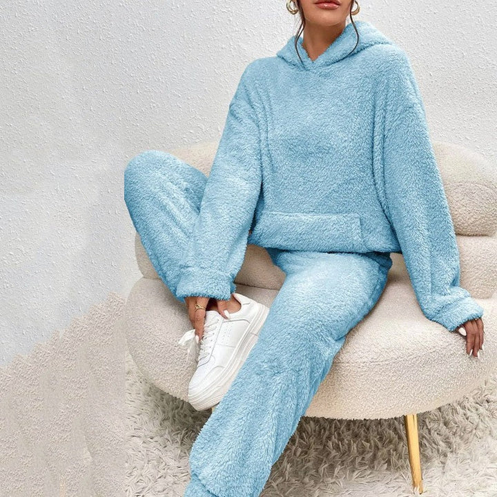 Maisie | Ensemble douillet pour femme composé d’un sweat à capuche en polaire et d’un pantalon de jogging à chevilles resserrées