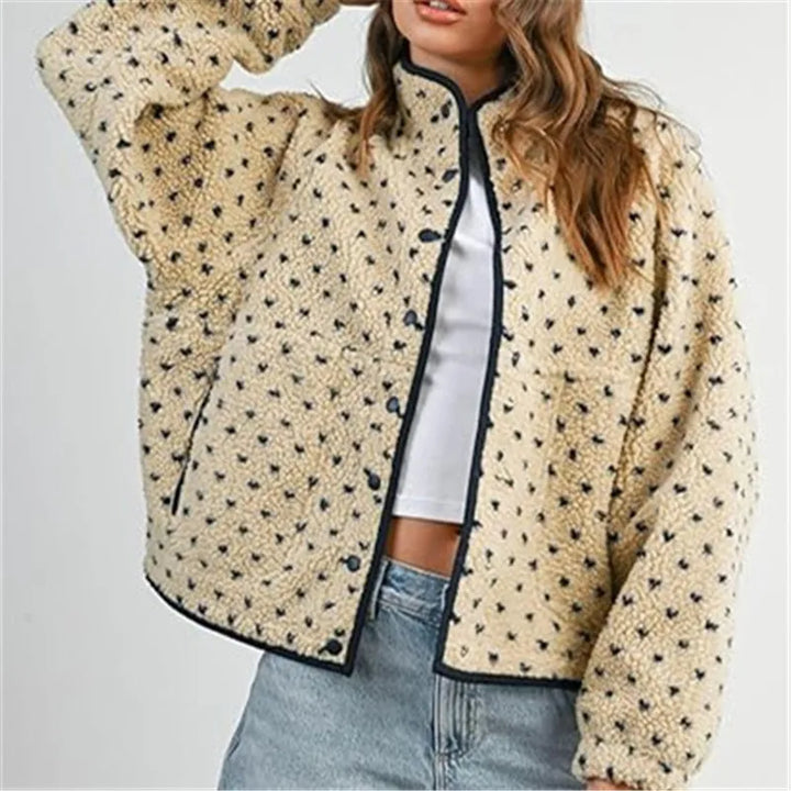 Kalinda | Veste sherpa oversize courte à fermeture zippée sur le devant et détails boutonnés