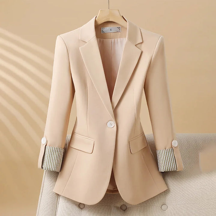 Blazer à un bouton, col cranté, poignets rayés  