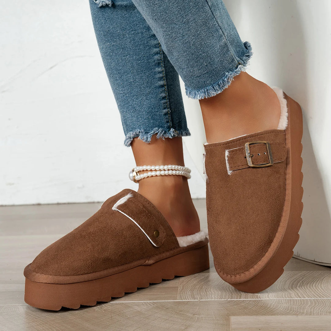 Clarisse | Cozy Plush-Lined Slippers with Buckle Detail and Noise-Reducing Sole