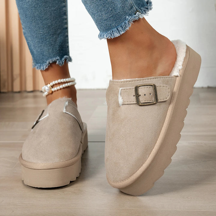 Clarisse | Cozy Plush-Lined Slippers with Buckle Detail and Noise-Reducing Sole