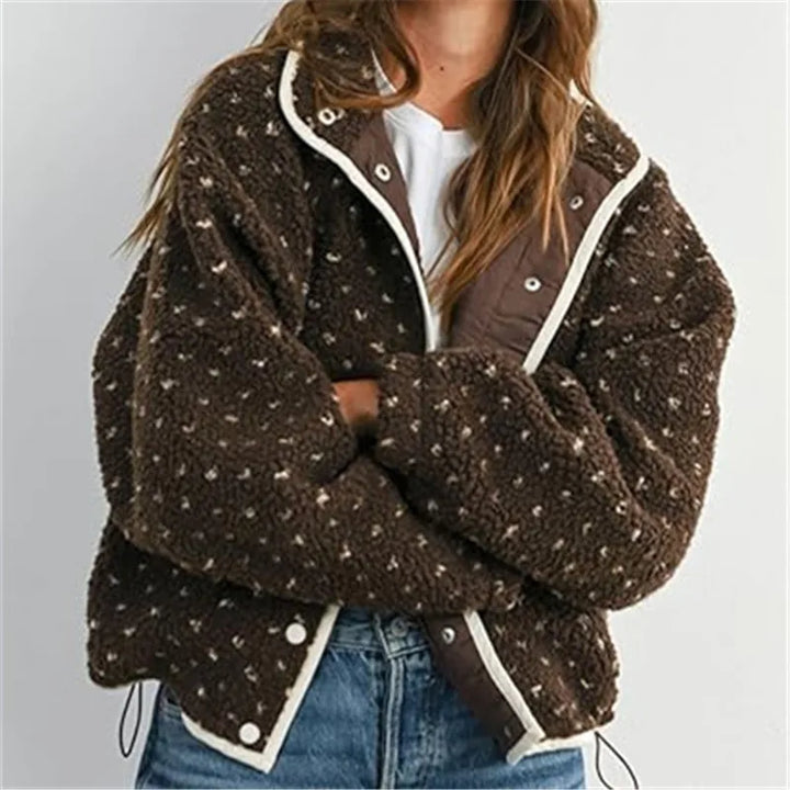 Kalinda | Veste sherpa oversize courte à fermeture zippée sur le devant et détails boutonnés