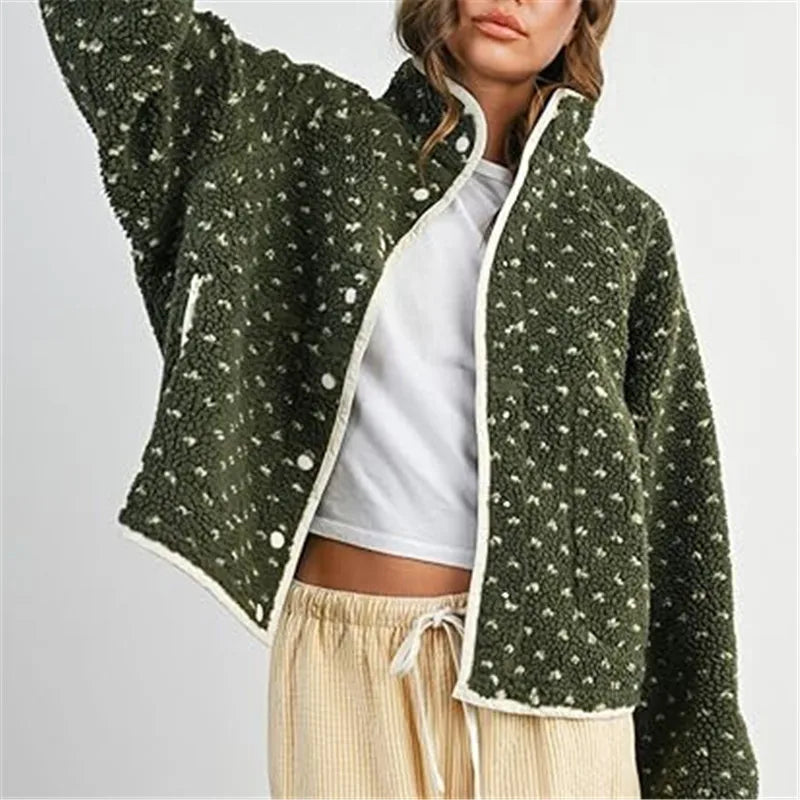 Kalinda | Veste sherpa oversize courte à fermeture zippée sur le devant et détails boutonnés