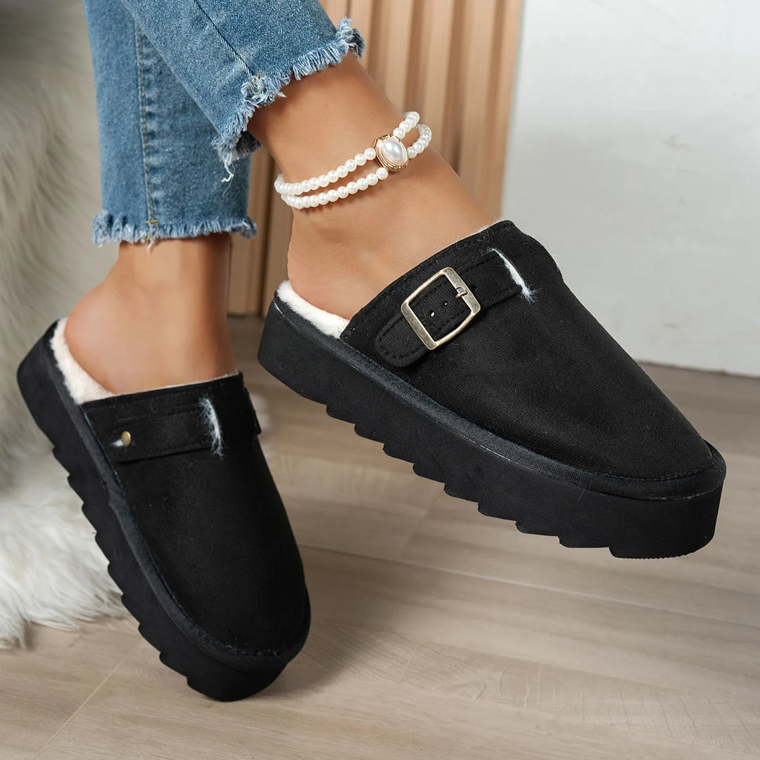 Clarisse | Cozy Plush-Lined Slippers with Buckle Detail and Noise-Reducing Sole