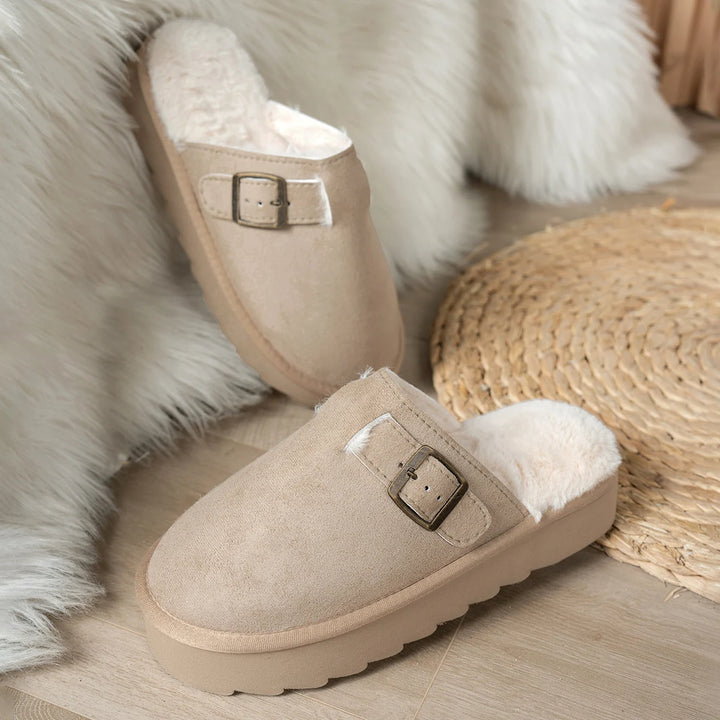 Clarisse | Cozy Plush-Lined Slippers with Buckle Detail and Noise-Reducing Sole