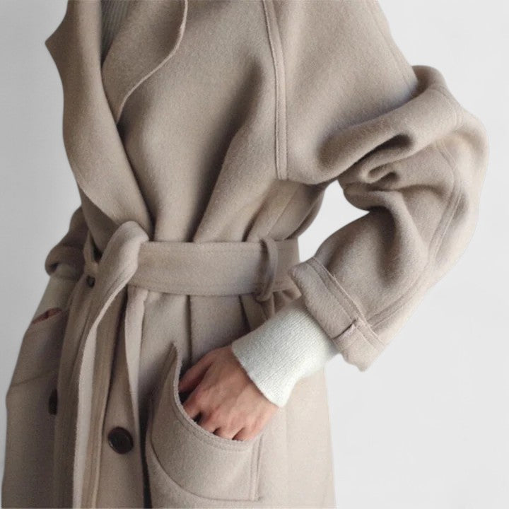 Amaryllis | Casaco elegante e refinado, com linhas limpas e caimento de alfaiataria descontraído
