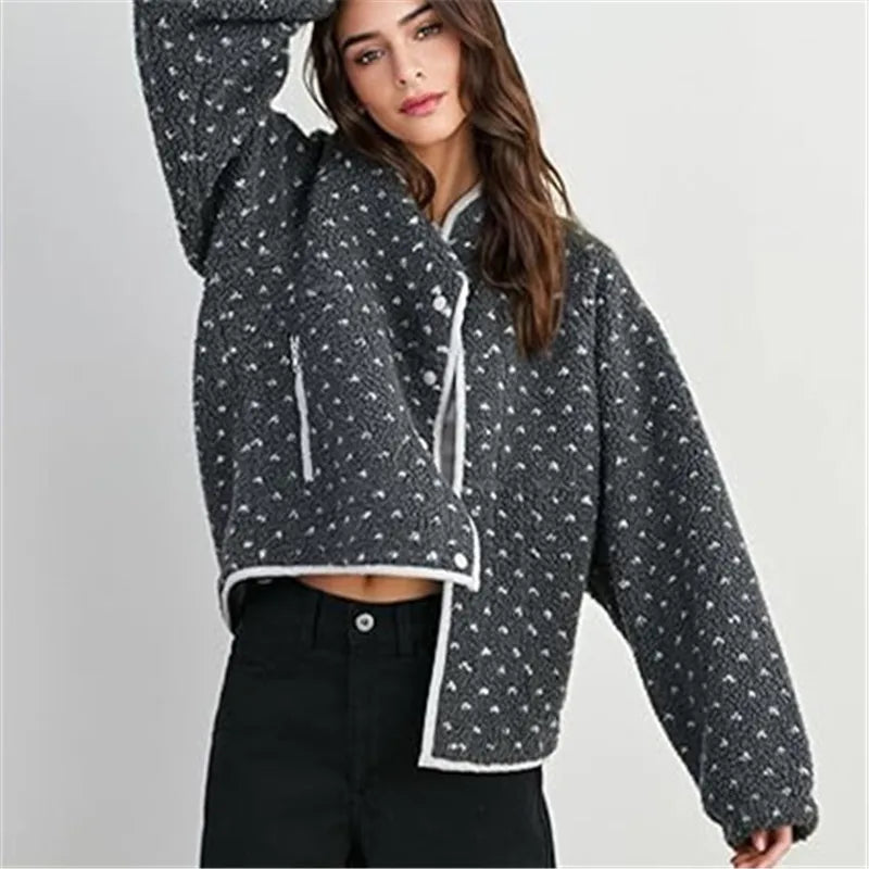 Kalinda | Veste sherpa oversize courte à fermeture zippée sur le devant et détails boutonnés