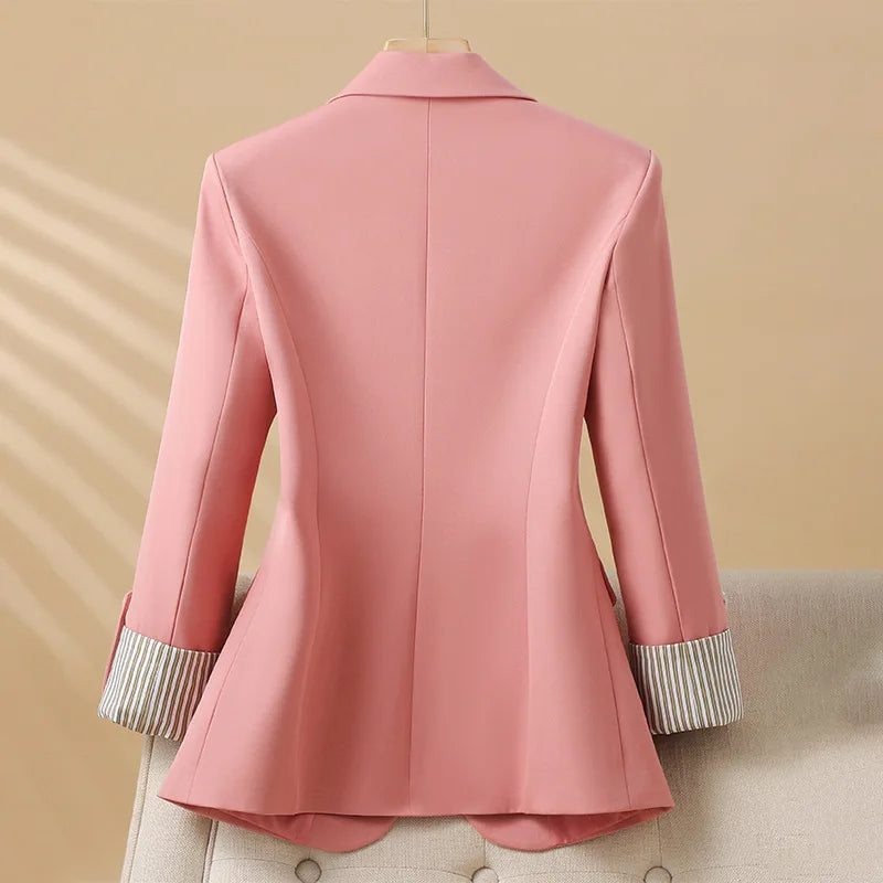 Blazer à un bouton, col cranté, poignets rayés  