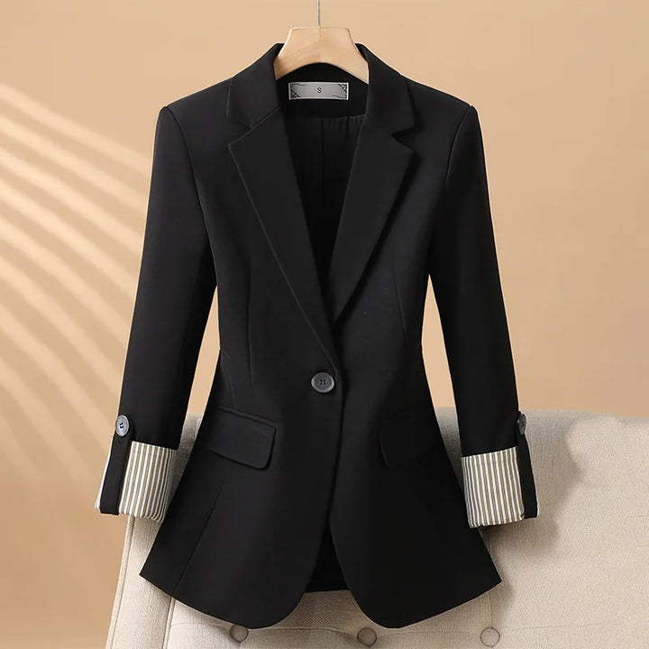 Blazer à un bouton, col cranté, poignets rayés  