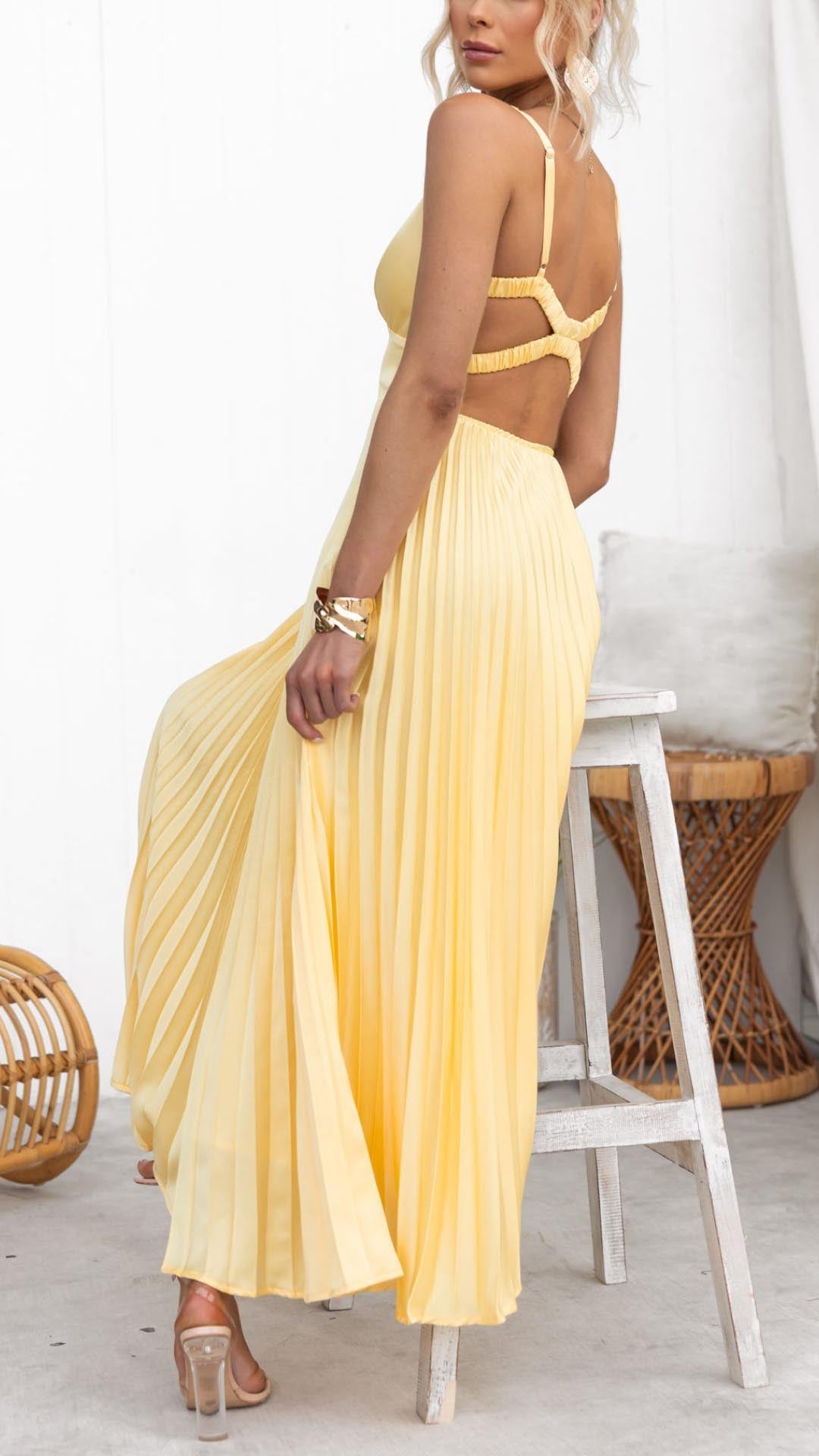 Mara – Romantic Ruffle Dress