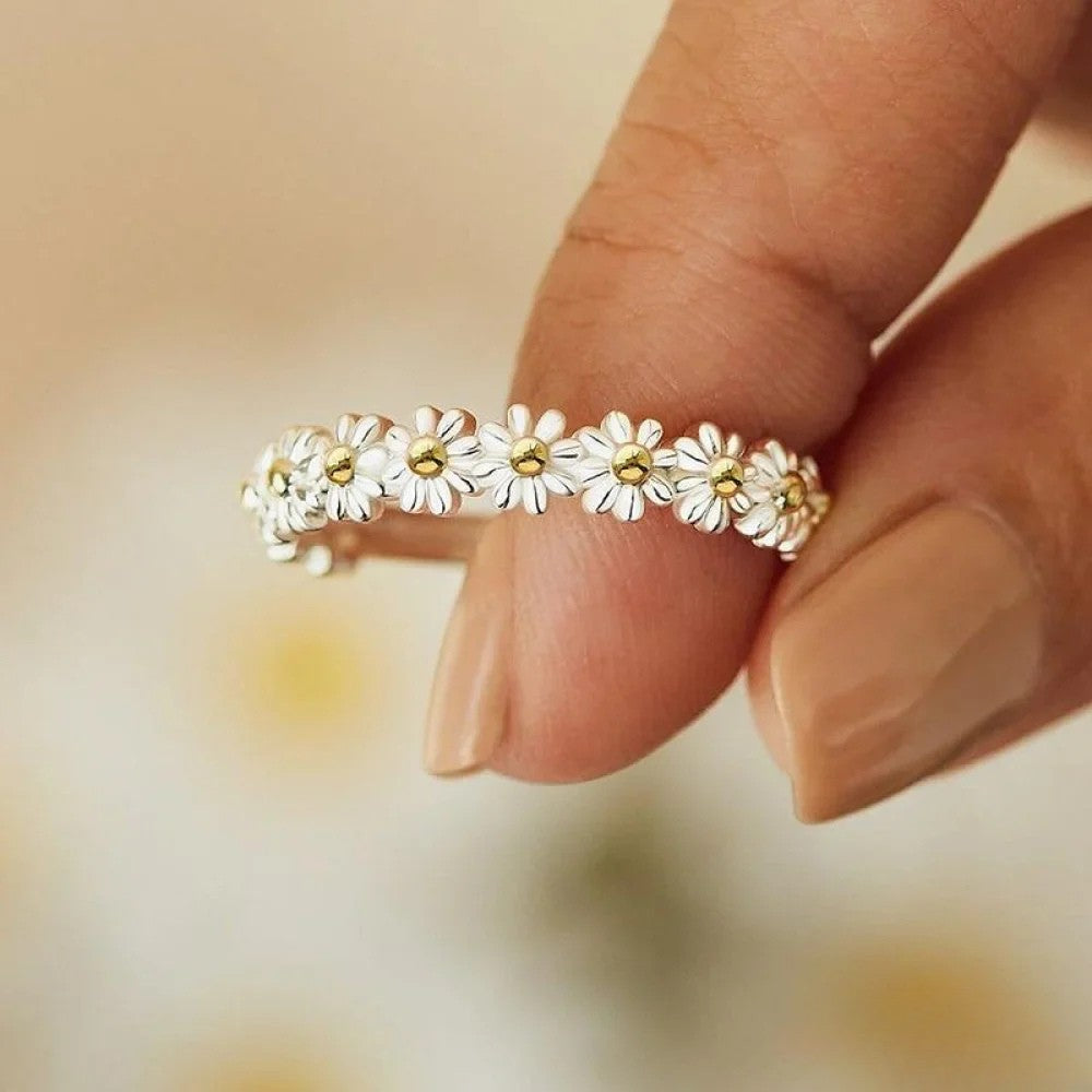 Bague en argent ajustable avec marguerite émaillée à la main