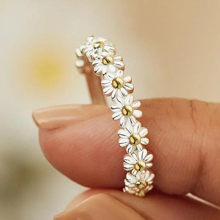 Bague en argent ajustable avec marguerite émaillée à la main