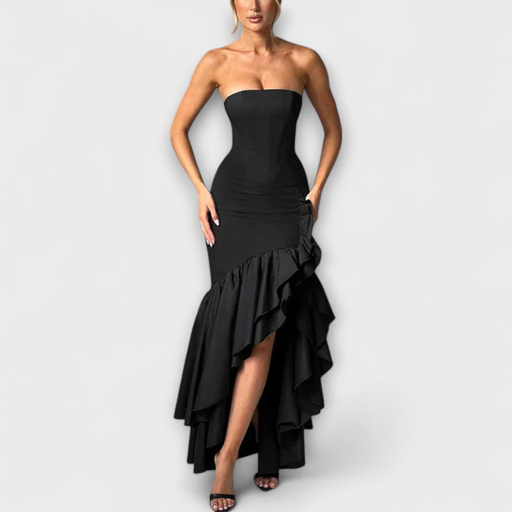 Zuri - Robe maxi ajustée à épaules dénudées avec ourlet asymétrique