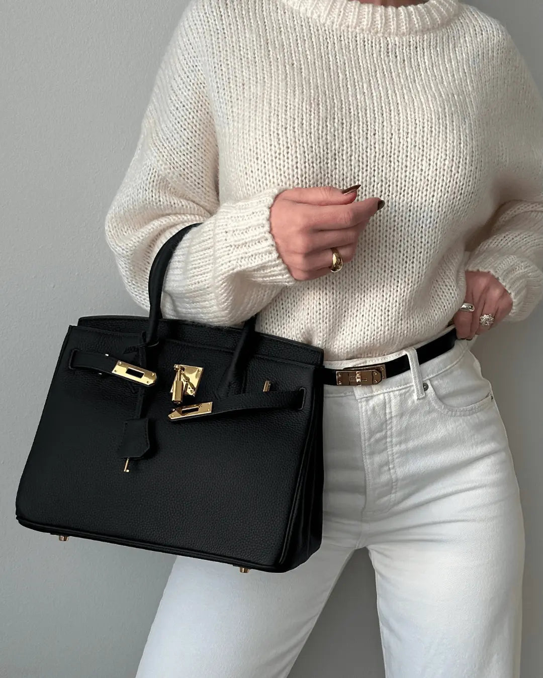 Victoria | Classic Leather Handbag with Multiple Pockets and Secure Closure