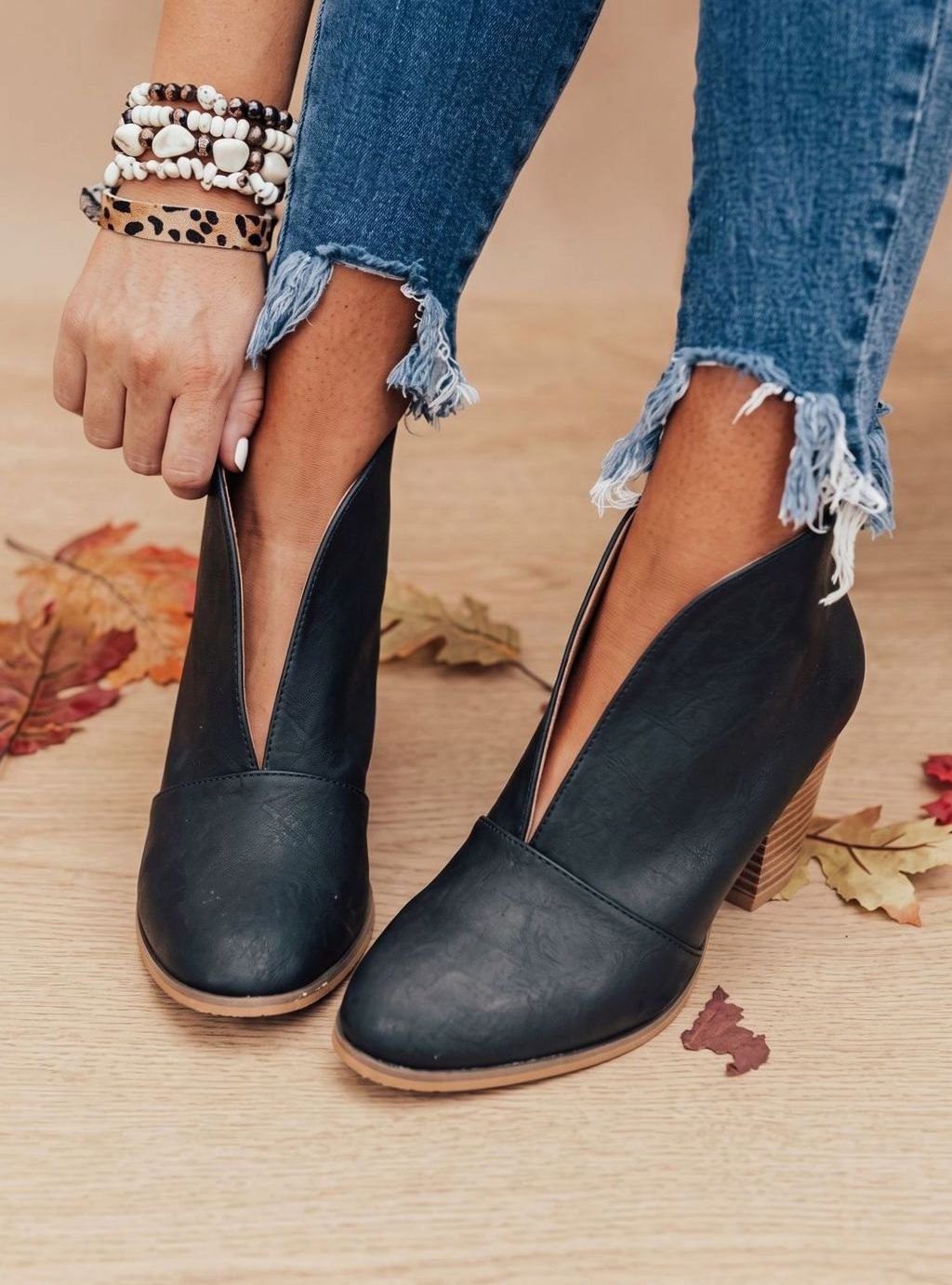 Elke | Sleek Ankle Boots with Pointed Toe and Block Heel Design