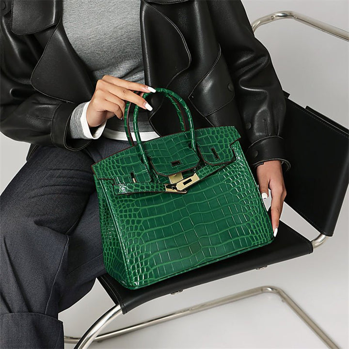 Victoria | Classic Leather Handbag with Multiple Pockets and Secure Closure